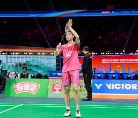 云开体育-决赛零封“黑马”阿尤什，石宇奇生涯首夺亚锦赛男单冠军|半决赛|羽毛球亚锦赛|男单决赛|昆拉武特|周天成_新浪体育_新浪新闻