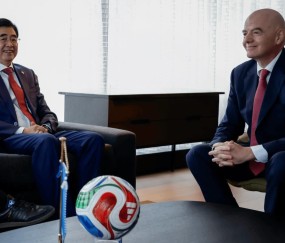 FIFA秘书长已抵京+温格陪同！已与足协主席见面 全力劝说央视签字