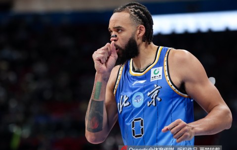 云开体育-看起来球商很高！麦基半场2中1拿到2分3板1助 数据体现不了作用