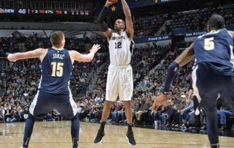 kaiyun-【人物】提前下车！阿德的6年马刺生涯 遗憾大于喜悦