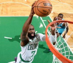 kaiyun-双探花合砍58分鲍尔36+5+6 绿军力克黄蜂