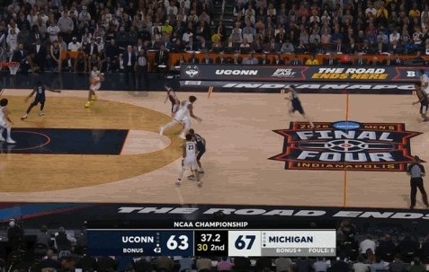 kaiyun-很稳！密歇根底线发球 4名球员先冲刺再分散 破掉对手全场盯人